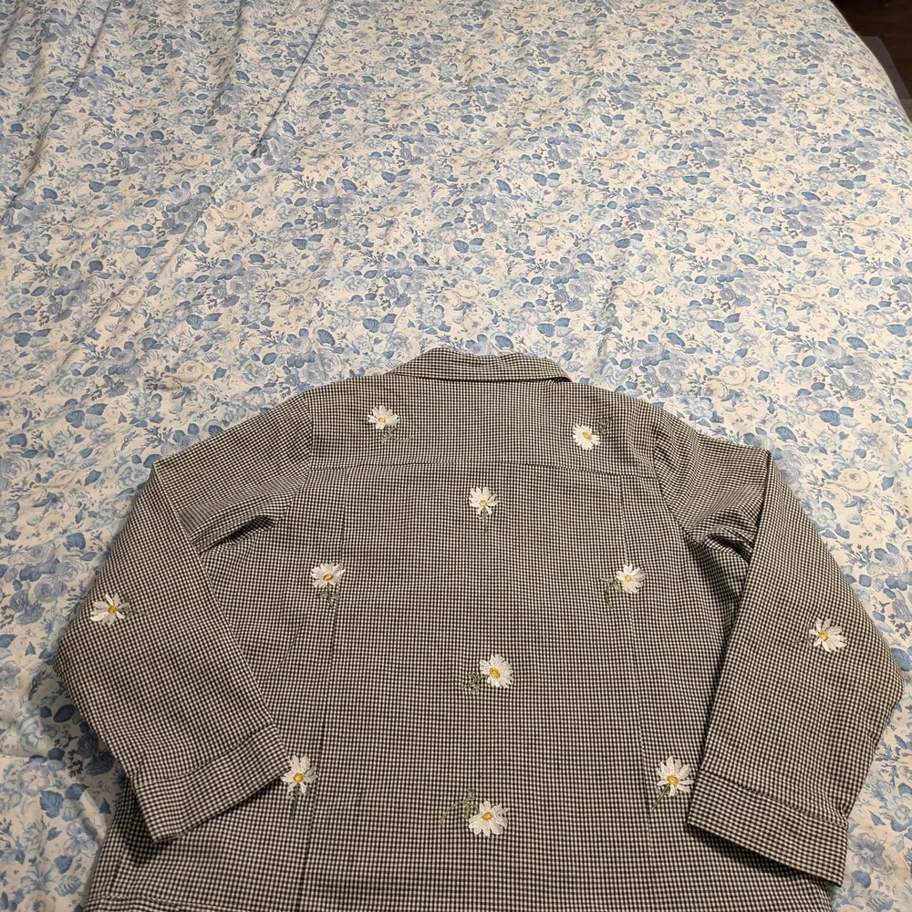 Quacker Factory Black and White Checkered Blazer with Floral Accents - Picture 3 of 4